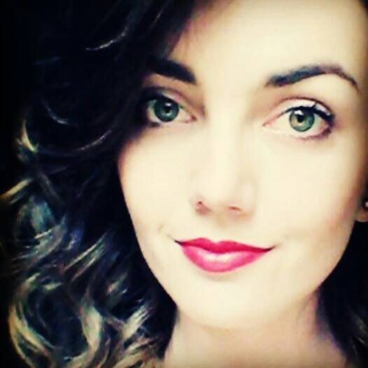 Eu sou tão feliz do meu jeito. Sou dama, sou drama, sou louca, sou sensível, sou meiga, sou alegre, sou maluca, sou inconsequente