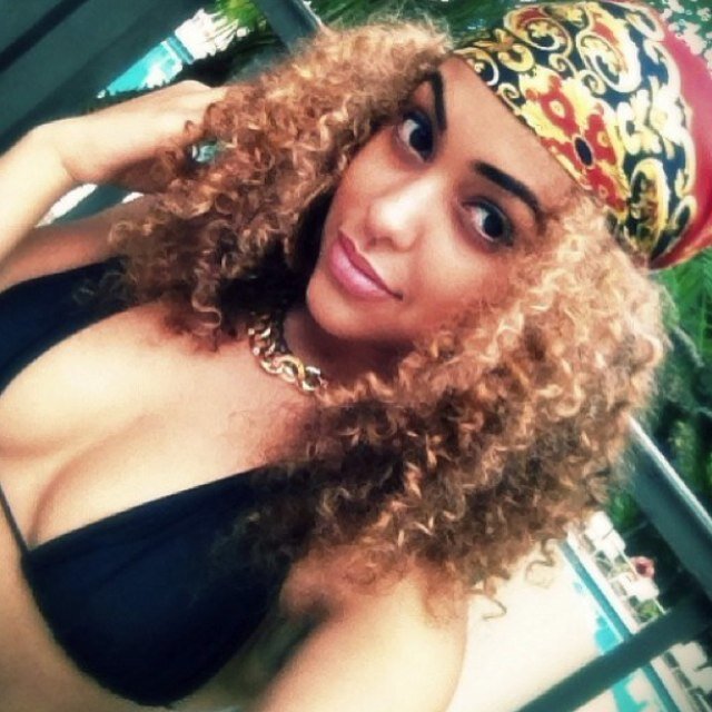 EllxRenee's profile picture. * Middle Finger Emoji * That's right, pretend it's there. #LSU #Navy #TeamFollowBack