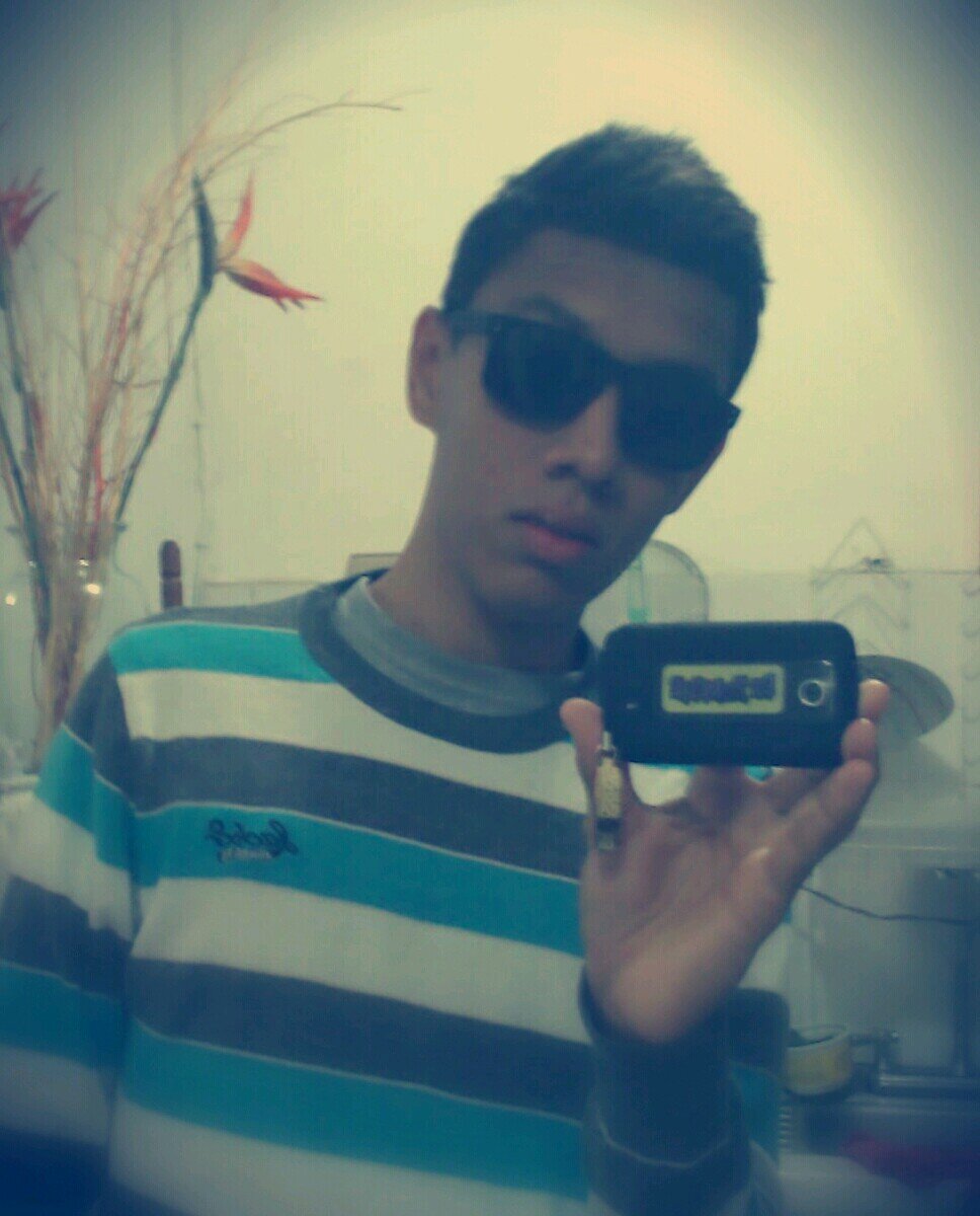 soy un guitarrista.Humorista ,tengo espontaniendad .Soy noble