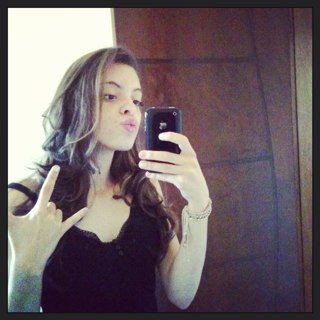 As pessoas sabem exatamente como devemos viver nossas vidas.E nunca tem ideia de como suas proprias vidas,.;*

            São Paulo(SP)