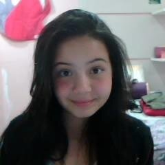 Elα é perfeitα, mαs tem inúmeros defeitos.
Elα fαlα αlto, gritα, dá gαrgαlhαdαs, mas se fαz de tímidα.
Elα é sαntα, mαs sabe provocαr ★