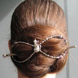 Bloggerin / AVAP / haarschmucksüchtig / Metalhead / Hobbit / Naturkosmetik / grün / im Herzen ein Kiwi /