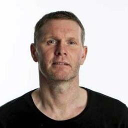 Íþróttafréttamaður í 30 ár. Á DV í 11 ár og 19 ár á Mogganum. Þar á undan lögga í Hafnarfirði í 5 ár.