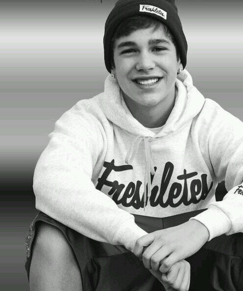 Hi my name is sara I'm 14! I'm a belieber and a mahomie :) I love justin and austin with all my heart :* FOLLOW me i'll FOLLOW you BACK :D