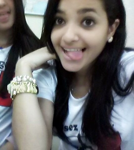 ''Sou como vidro: se me jogar eu quebro, mas se me pisar eu corto.'