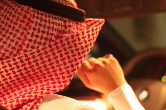 تحكمني نيتي وطريقه تفسيري للاشياء،اهتماماتي هي اولوياتي،تفكيري عميق وغالباً ما اكون في حيرة من امري.. ف انا ابقى تلميذ الحياة ولم انتهي من تعلمها بعد..! 1989