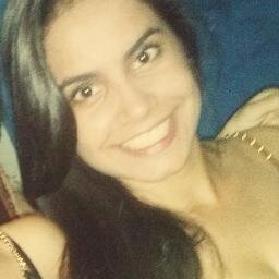 Ela é do signo de leão, meio seria, meio brincalhona,sempre é julgada como fria mas sente ate demais, ela é nova mas tem mais cabeça que muitas mulheres por ai.