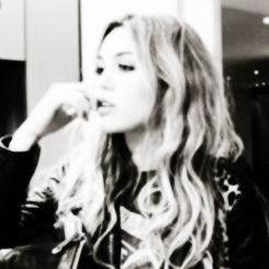 quem nasceu pra ser violetta nunca será hannah montana