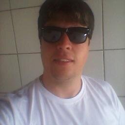SOU UM QUASE ADMINISTRADOR DE EMPRESAS,VIÇOSENSE COM MUITO ORGULHO,E APAIXONADO POR MINHA FAMILIA.