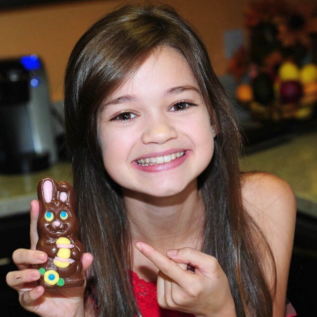 Daughter of an Ares kid and Aphrodite kid. 12 years old. Haha Chocolate queen