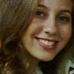 É Deus que te faz entender toda poesia. Que torna mais valiosa a vida
e prova que ainda dá pra ser feliz (Rosa de Saron)