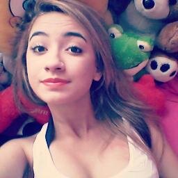 Porque cê ta falando ainda, se pra você só digo sim, tua mãe te assim, linda, te embrulhou e dedicou pra mim.