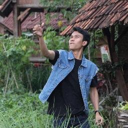 balada sepakbola, musik, dan ruangterbuka.