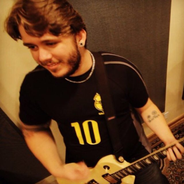 Sócio Proprietário do @silvertapebc e Diretor de Palco do @vitorkley!

http://t.co/EgSRcbNPc8
http://t.co/S78CxmbCSQ