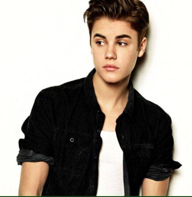 Hiiii !!(: Im Justin... Im A #belieber & #mahomie ......(: Follow Me Pwease (:! Also If You Are A Mahomie Follow My Other Page @BoyMahomiez