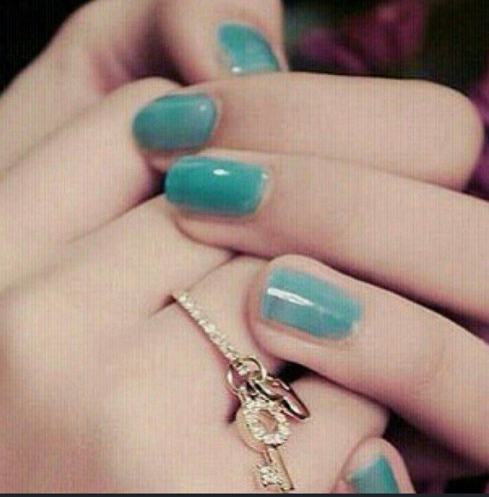 ‏أصلاً . , من يحآول يفهم . . ( الأنثى ) ؛ غ ب ي . !