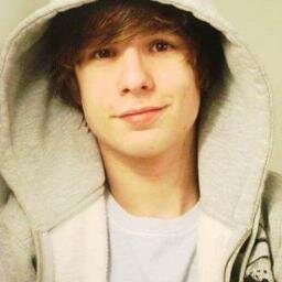 Segue de volta vai... Pf S2!
Irei verificar se me segue sabado se nao unfolow*-*