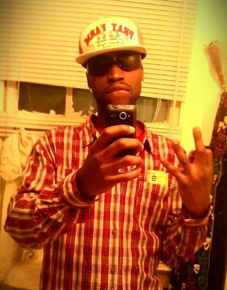 Local rapper out of Flint Michigan. CHECK ME OUT ON FACEBOOK MR FLIBULOUS GRELL