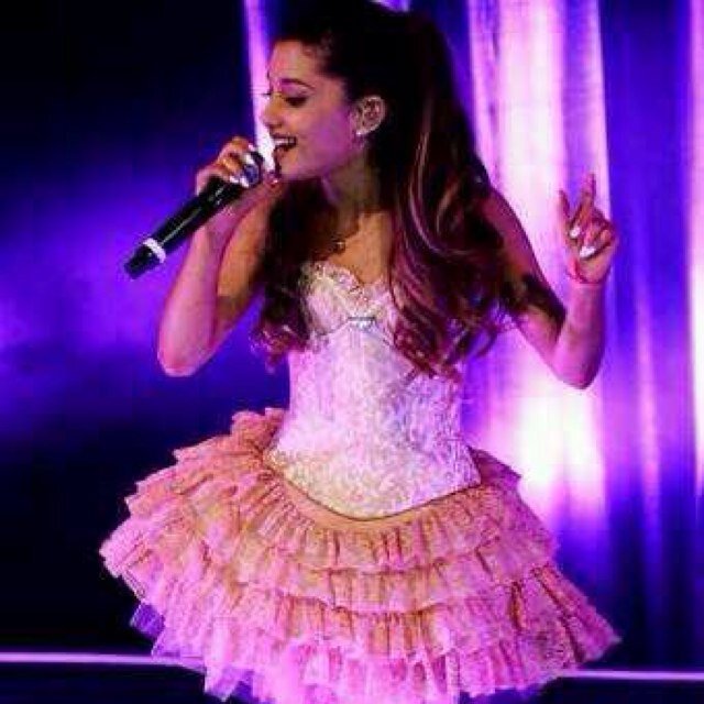 //RP// Hey its me Ari. I sing and play Cat on sam&cat. Taken by:@liam_payne32 i love him so much,Mom to:@LiamJrPayne