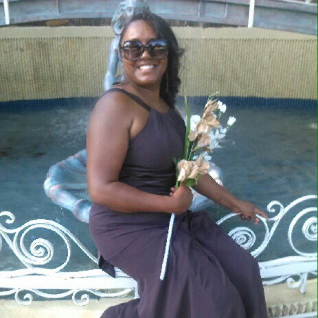 YvetteReynold15's profile picture. 