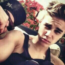 heey! bom.. eu sou belieber desde 2009...faço aniversario dia 01/03(conhecidencia  ne?) e amo mt o Bieber! 3 uma das minhas musicasfavoritas dele é baby♡ u.u