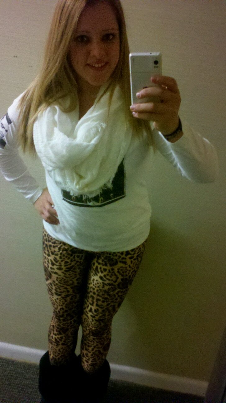 18 years old, dancer, bowler, perfectionist, love every kind of music but country:)