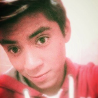 Cocolallo's profile picture. ¿En qué lugar, en dónde, a qué deshoras me dirás que te amo? Esto es urgente porque la eternidad se nos acaba...