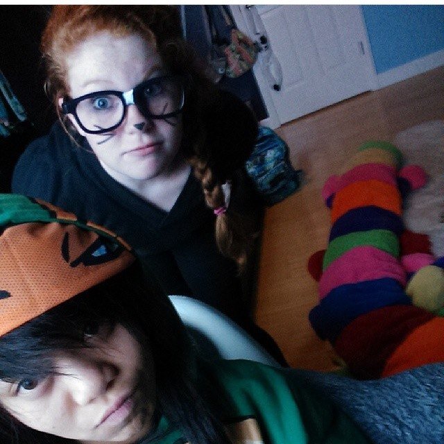 Hey my name is Alex.❤ emo love forever! I sing for a band called Tonight We Fall. Mentaly dateing several band members