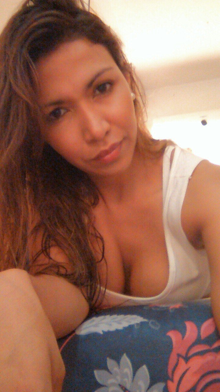 AMO practicar KICK BOXING me fasina VIAJAR ....
. Aqui Nadie Sabe QUIEN SOY Nadie Sabe a Quien amo Ni a Quien Mi Mano Sabe Todo de MI.....