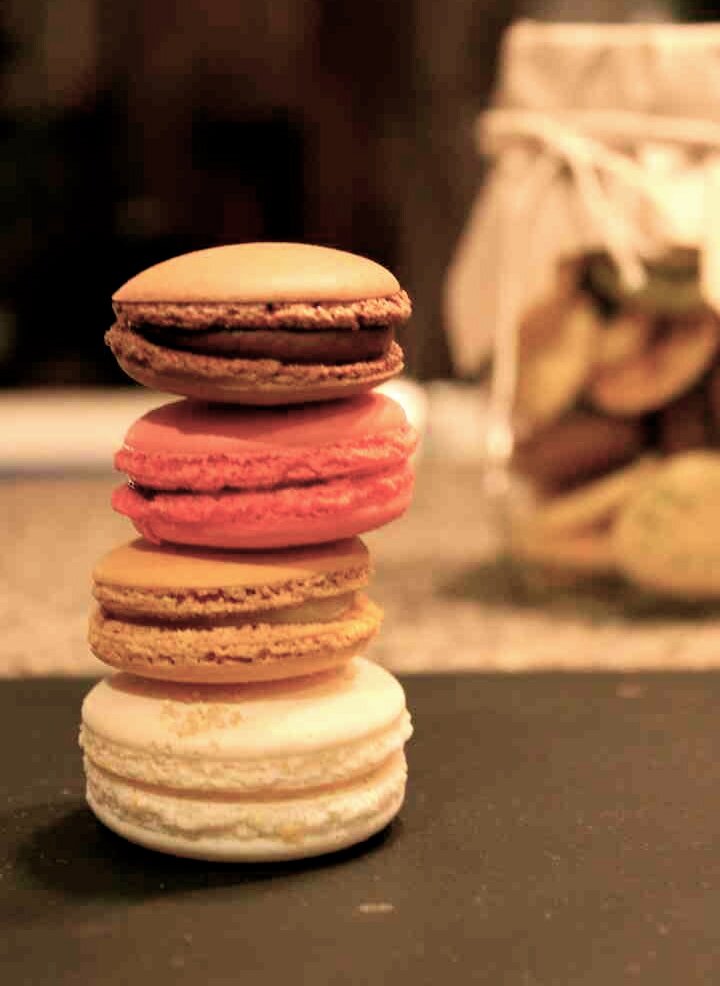 Un projet né de l'amour pour la cuisine, la bouffe locale et surtout les voyages. Des macarons, pour pouvoir faire le voyage d'une carrière, d'une vie.