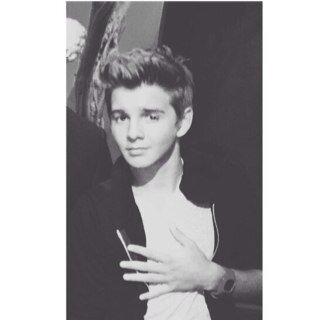 Love love love jack griffo follow me!¡! Play guitar and lil bass(the instrument) love music!!❤❤