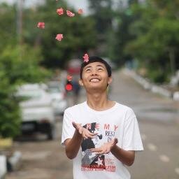 Senyum itulah jati diriku :)