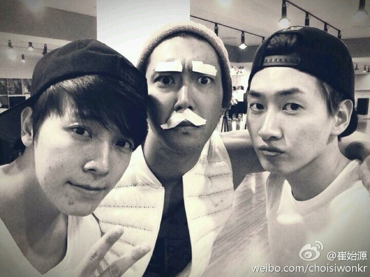 IAmNiceผู้คลั่งไคล้3Lee ติ่งWonHyukKyuMinฟิน86line เมนฮยอก เป็นเด็กโง่ของพี่ซีวอน เลือดเอลฟ์ 100%  SuperJunior is No.1  *อซฟ.bad*ไปไกลๆคะไม่ชอบ!