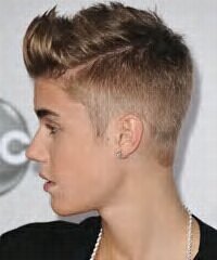 #musicmonday is in effect..!Supporting the candian boy...who sit with a guitar in avon..♣♥bieber♥♣