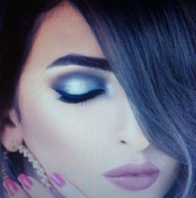 ‏أسلوب حيّاة : ‏من لا يراعي خاطرك لا تراعيَّ