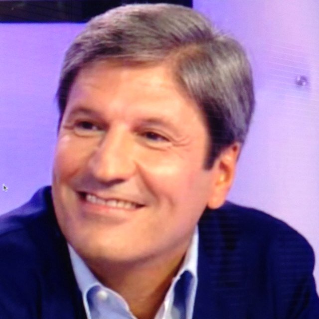 Passionné de politique, de littérature et de foot...