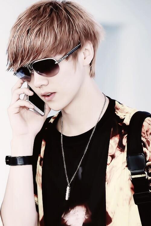 90'er - visual, main vocal, lead dancer fr EXO-M (엑소-에음) - let's growling togethaa people say awooo