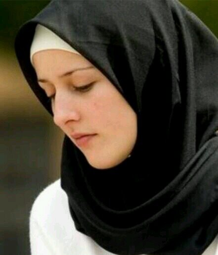 رَبيّ أجعَلنيّ إبنةً بارةً،،وَ أختاً رحيمه،،
وَ صديقةً وَفية،،وَ اماً حنونه،،وَ زوجةً صالحةً..
(طالبة جامعية.. هادئة بتصرفاتي.. مثالية بأخلاقي)
K.S.A