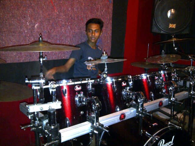 shay33shakha's profile picture. I'm simple boy 
 :) PIN  2A0C701B