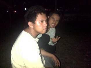 ☹hari saat saat yang gua tunggu hari bahagia bersama keluarga gua  tapi semua nya sudah berlalu hari bahagia bersama. Monyang tapi setelah monyang meninggal ☀