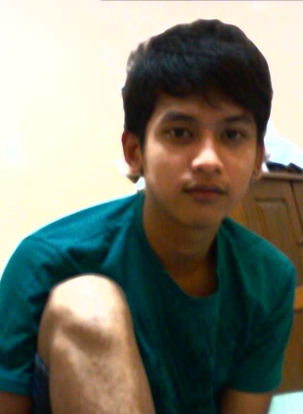 aku arek'e simpel , humoris , narsis tpi ttep alim :D