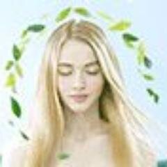 旅行と自由を愛してやまない、毎日気楽に暮らす（たまに仕事ばっかりすることもありますが。。。）美女子？です。最近ツイッターが楽しくて、ビジネスとしても活用しています。