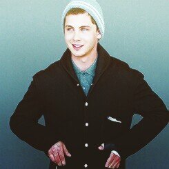 ♡logan lerman ♡