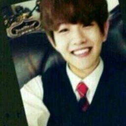 อันยองฮะ .โค้ง. ผมคือน้องป๋าย♥ ฟอลมาผมจะแจกอายไลน์เนอร์ 5 แท่ง .ขยิบตา #STNFam