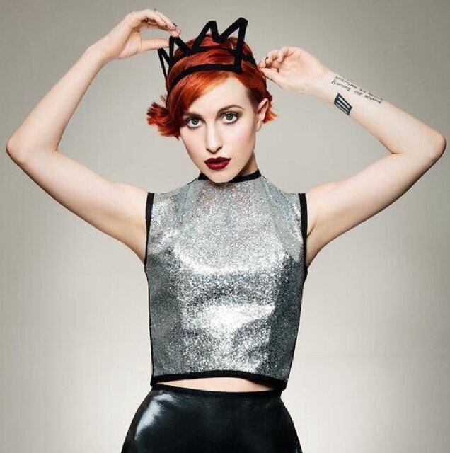 Paramore 4th album is out in stores worldwide! @yelyahwilliams follows.
