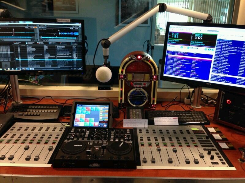 Mannetje van de Radio | maandag t/m donderdag (9 t/m12) @LocoFm | 107.2 & 107.6fm | https://t.co/YrFfdOboUa