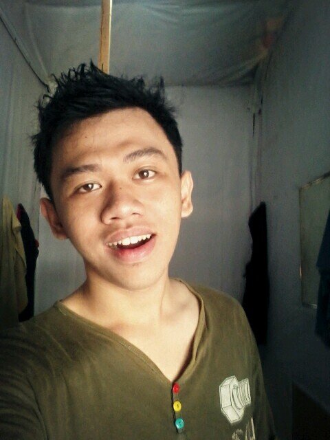 awas minggir calon orang sukses mau lewat (ง'̀⌣'́)ง  °`°`° (҂'̀⌣'́)9