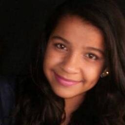 13 anos ; alegre ; ciumenta ; fofa ; amiga ; conselheira ; fanática pelo seu time Galoo ; e muita mas basta vc querer conhecer ...
