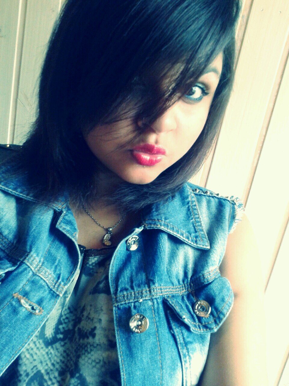 fui tomar juízo mais só tinha vodka :3  http://t.co/YfHoThSDVQ…