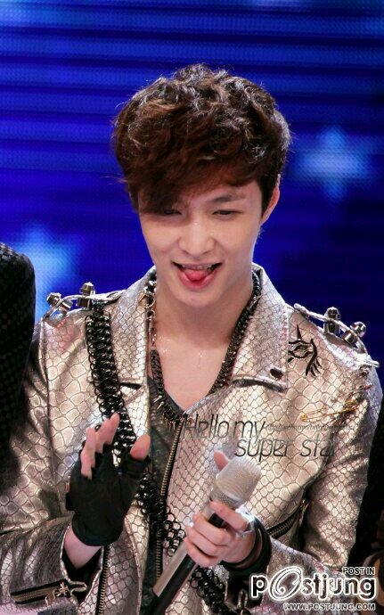 อันยอง ผมบอท' LAY' จากEXO_M ผมหล่อ ผมน่ารัก ถ้างั้นลองฟอลมาสิครับ แล้วผมจะรักคุณหมดใจ 23-11-55